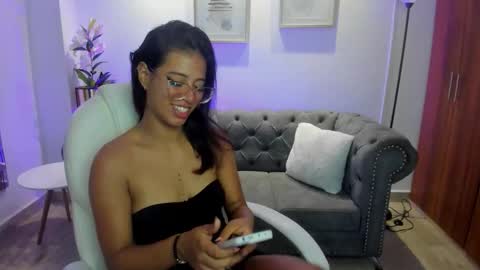 Snapshot of raven_stonee chatting on September 14, 2025, 8:19 pm Raven online show from September 14, 2025, 8:19 pm