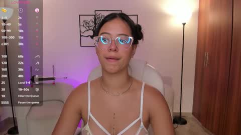 Snapshot of raven_stonee chatting on November 18, 2025, 3:12 am Raven online show from November 18, 2025, 3:12 am