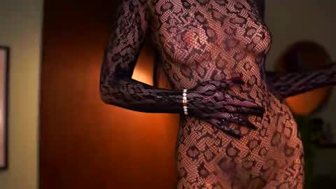 Lav online show from November 13, 2025, 7:13 pm