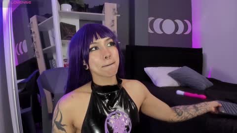 Snapshot of ravenwitch_ chatting on January 25, 2025, 12:17 am Raven Witch online show from January 25, 2025, 12:17 am