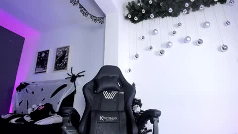 Snapshot of ravenwitch_ chatting on December 4, 2025, 10:18 pm Raven Witch online show from December 4, 2025, 10:18 pm