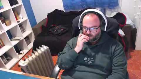 ravingr3d3 online show from December 15, 2025, 2:54 pm