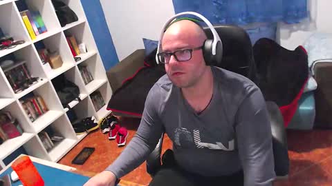 ravingr3d3 online show from December 18, 2025, 11:44 pm