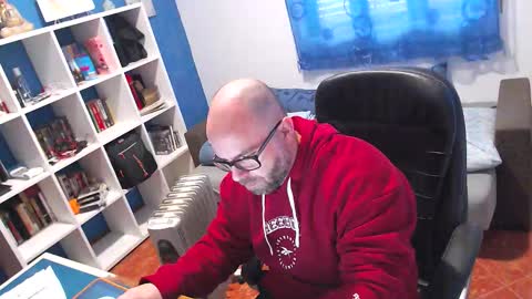 ravingr3d3 online show from March 6, 2026, 8:55 am