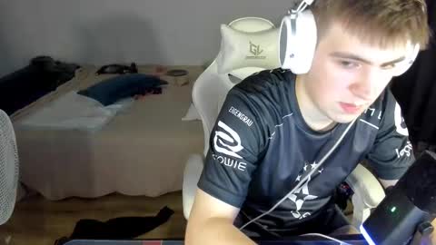 Ray online show from October 14, 2025, 8:42 pm