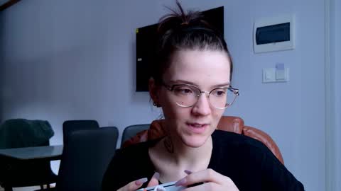 Ray-Ray online show from December 14, 2025, 1:22 am