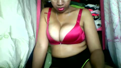 rayana_69 online show from May 15, 2026, 11:06 am