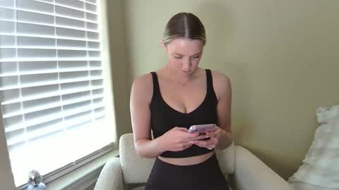 RayBabe online show from October 24, 2025, 9:11 pm