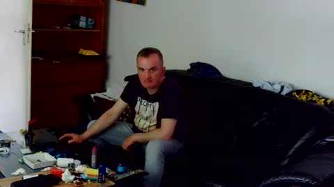 Snapshot of raybarbieri chatting on July 19, 2026, 1:48 pm raybarbieri online show from July 19, 2026, 1:48 pm