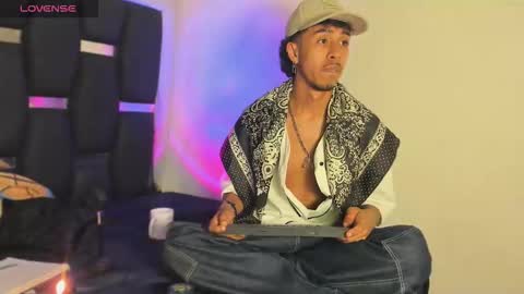 Snapshot of raydevil_ chatting on February 10, 2026, 7:23 am Rayn online show from February 10, 2026, 7:23 am