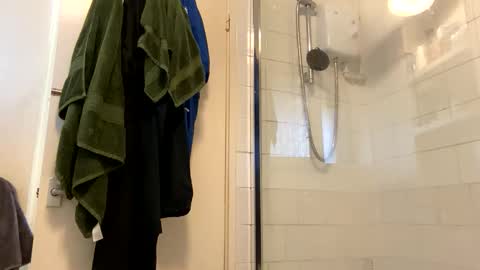 Snapshot of raydick1919 chatting on November 21, 2025, 8:57 am Raydick online show from November 21, 2025, 8:57 am