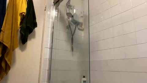 Snapshot of raydick1919 chatting on February 10, 2026, 9:35 am Raydick online show from February 10, 2026, 9:35 am