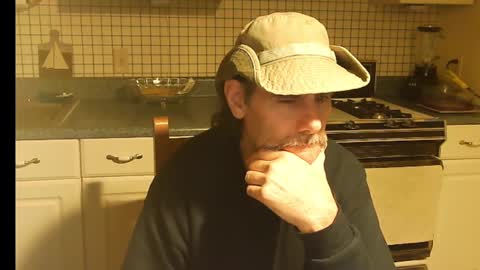 Snapshot of raylene4u2 chatting on October 27, 2025, 7:12 am Ray online show from October 27, 2025, 7:12 am