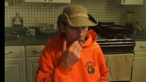 Snapshot of raylene4u2 chatting on November 5, 2025, 9:04 pm Ray online show from November 5, 2025, 9:04 pm