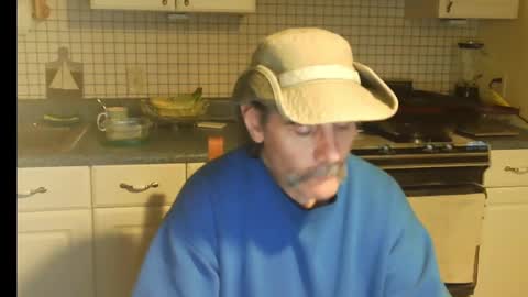 Snapshot of raylene4u2 chatting on November 8, 2025, 10:19 pm Ray online show from November 8, 2025, 10:19 pm