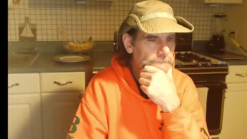 Snapshot of raylene4u2 chatting on November 12, 2025, 10:37 am Ray online show from November 12, 2025, 10:37 am