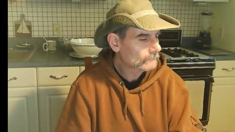 Snapshot of raylene4u2 chatting on November 25, 2025, 6:41 pm Ray online show from November 25, 2025, 6:41 pm