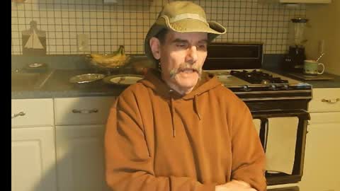 Snapshot of raylene4u2 chatting on November 26, 2025, 10:00 pm Ray online show from November 26, 2025, 10:00 pm