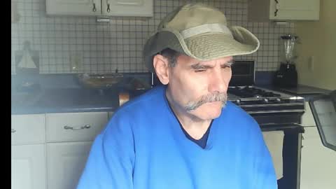 Snapshot of raylene4u2 chatting on December 1, 2025, 9:58 am Ray online show from December 1, 2025, 9:58 am