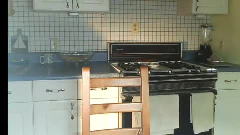 Snapshot of raylene4u2 chatting on December 1, 2025, 10:04 pm Ray online show from December 1, 2025, 10:04 pm