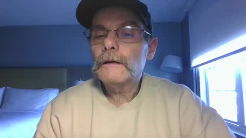 Snapshot of raylene4u2 chatting on December 4, 2025, 4:38 pm Ray online show from December 4, 2025, 4:38 pm