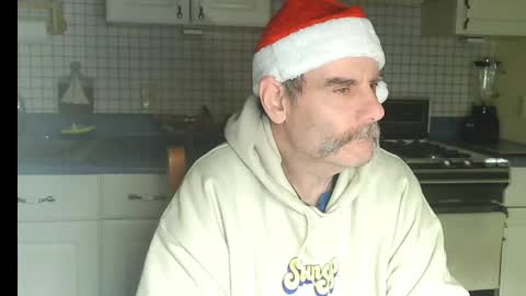 Snapshot of raylene4u2 chatting on December 16, 2025, 8:19 am Ray online show from December 16, 2025, 8:19 am