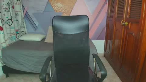 Snapshot of raylin_escobar chatting on May 16, 2026, 7:56 pm raylin_escobar online show from May 16, 2026, 7:56 pm