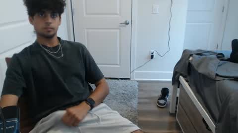 raymondg8596 online show from September 18, 2025, 7:38 pm