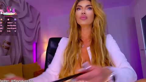 raysalexis19 online show from September 30, 2025, 11:59 am