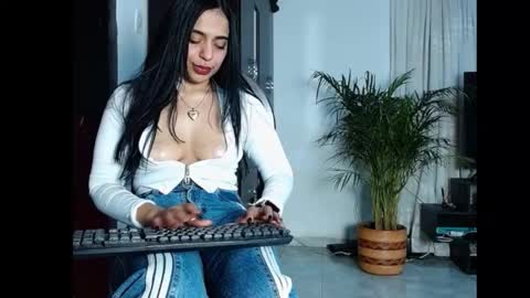 Snapshot of raysweet1 chatting on December 13, 2024, 2:10 am RAY online show from December 13, 2024, 2:10 am