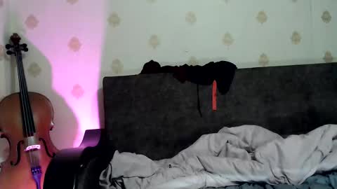 Snapshot of raziel_haze chatting on December 19, 2025, 2:29 am Yrriel Strife Candy-Demon Caveboy mr. Cringe online show from December 19, 2025, 2:29 am