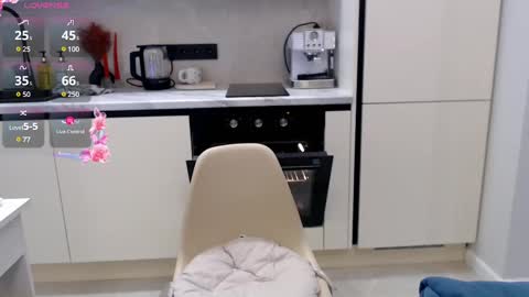 Snapshot of re_jeena chatting on December 4, 2024, 1:20 pm Hayley online show from December 4, 2024, 1:20 pm