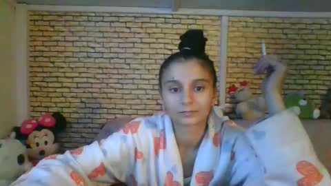 Snapshot of real_coupl3 chatting on November 20, 2025, 9:25 pm real_coupl3 online show from November 20, 2025, 9:25 pm