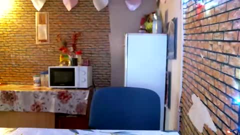 Snapshot of real_coupl3 chatting on April 21, 2026, 11:27 am real_coupl3 online show from April 21, 2026, 11:27 am