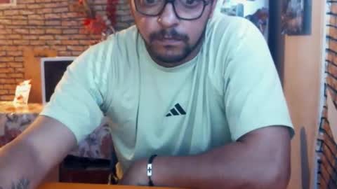 Snapshot of real_coupl3 chatting on May 20, 2026, 1:45 am real_coupl3 online show from May 20, 2026, 1:45 am