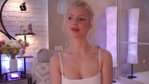 Snapshot of realcrystal chatting on March 4, 2026, 6:19 am Grace online show from March 4, 2026, 6:19 am