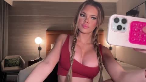 Jade  online show from March 5, 2025, 4:13 am