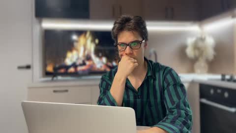 Snapshot of realsupermichael chatting on February 16, 2025, 6:43 pm AliceEve online show from February 16, 2025, 6:43 pm