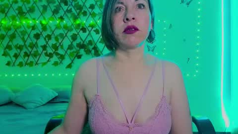 Rebbeca online show from November 5, 2025, 10:26 am