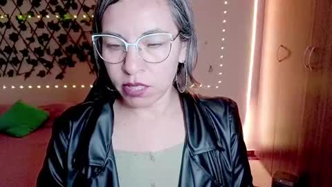 Rebbeca online show from November 27, 2025, 9:50 pm