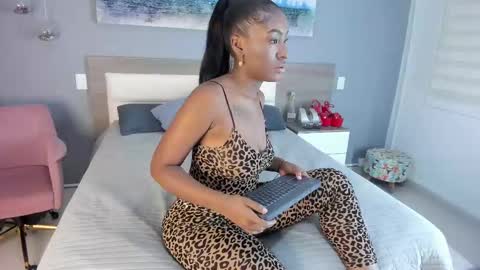 Snapshot of rebeca_cortez1 chatting on September 18, 2025, 8:11 pm I invite you to my birthday on November 3th online show from September 18, 2025, 8:11 pm