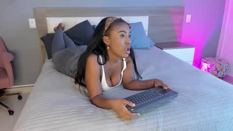 Snapshot of rebeca_cortez1 chatting on September 29, 2025, 8:35 pm I invite you to my birthday on November 3th online show from September 29, 2025, 8:35 pm