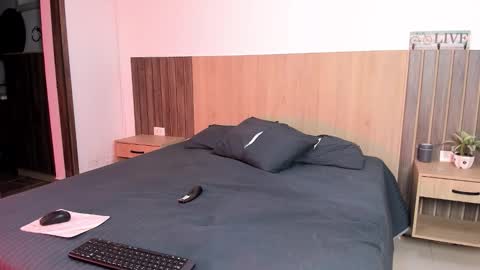 Snapshot of rebeca_cortez1 chatting on November 6, 2025, 9:48 pm I invite you to my birthday on November 3th online show from November 6, 2025, 9:48 pm