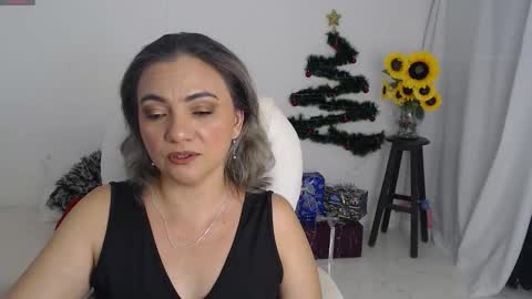 REBECA online show from December 18, 2025, 12:33 pm