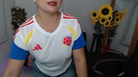 Snapshot of rebeca_milf chatting on June 17, 2026, 3:57 pm REBECA online show from June 17, 2026, 3:57 pm
