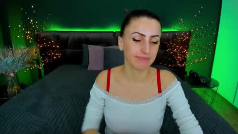 rebecca_diamonds online show from January 26, 2025, 12:33 pm