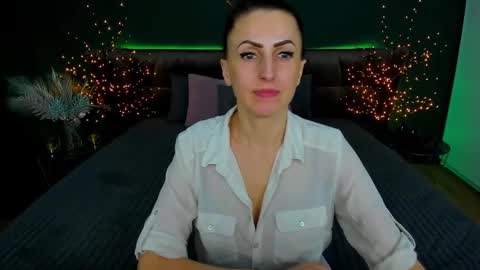 rebecca_diamonds online show from February 5, 2025, 12:38 pm