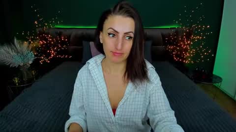 rebecca_diamonds online show from February 12, 2025, 1:37 pm