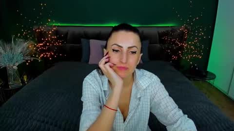 rebecca_diamonds online show from March 10, 2025, 9:43 am