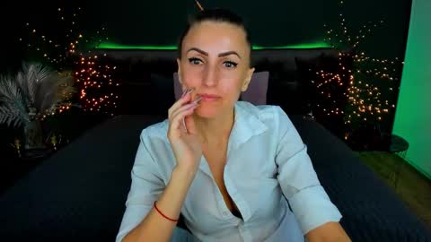 rebecca_diamonds online show from September 11, 2025, 12:05 pm